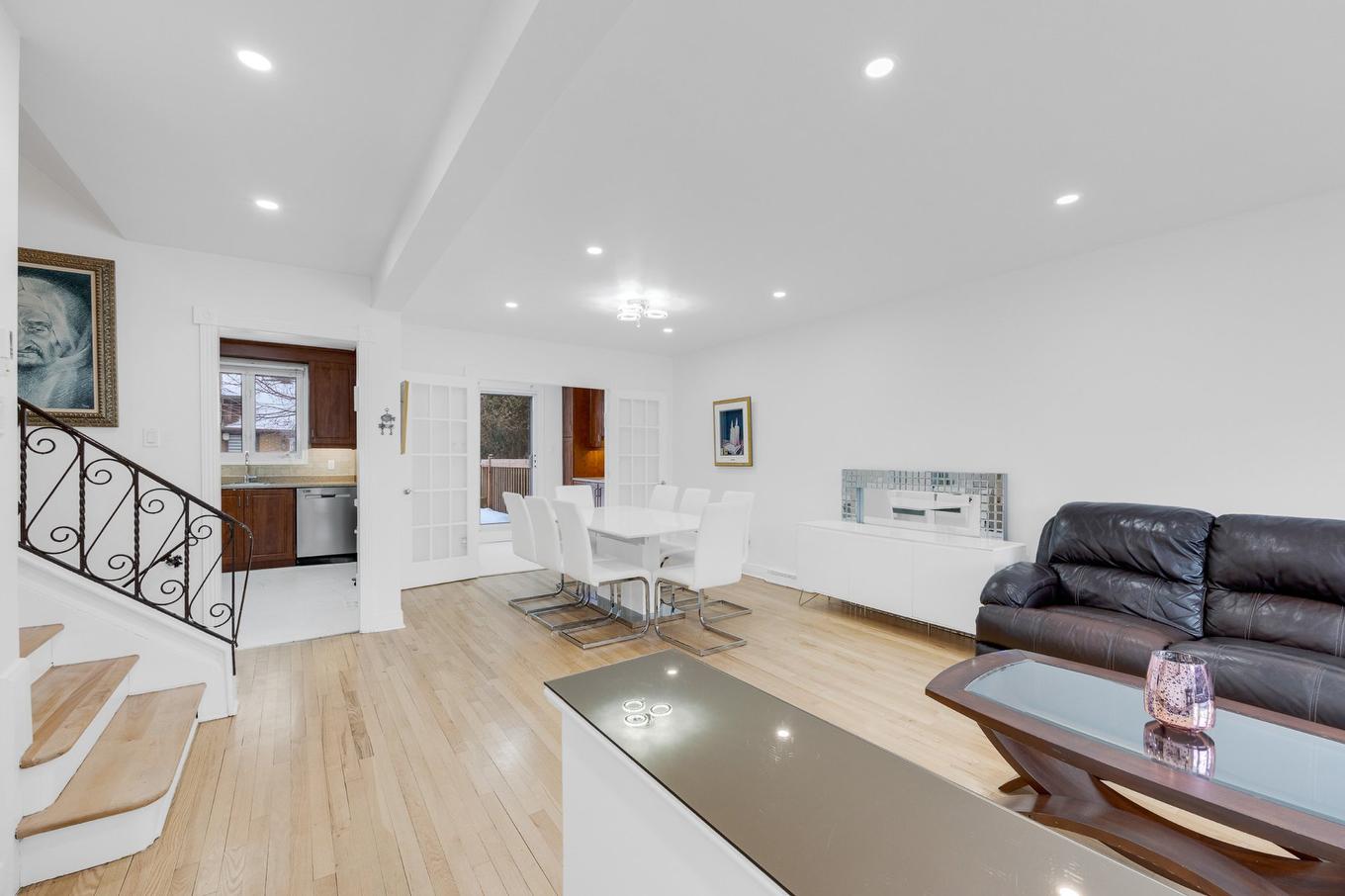 Salon - 5627 Av. Melling, Côte-Saint-Luc, QC - Indoor Photo Showing Living Room