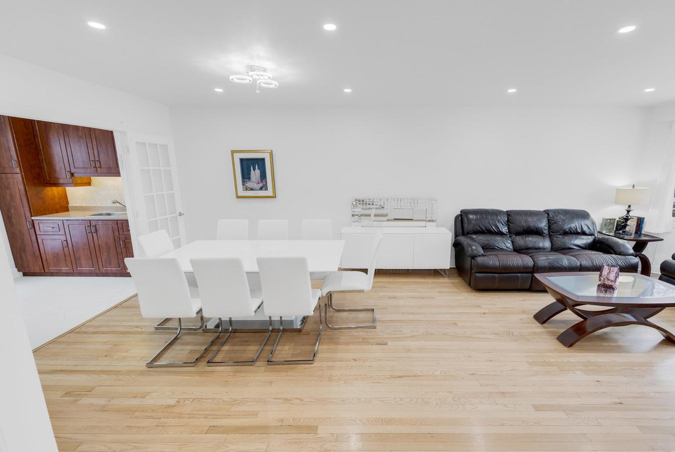 Coin-repas - 5627 Av. Melling, Côte-Saint-Luc, QC - Indoor Photo Showing Living Room