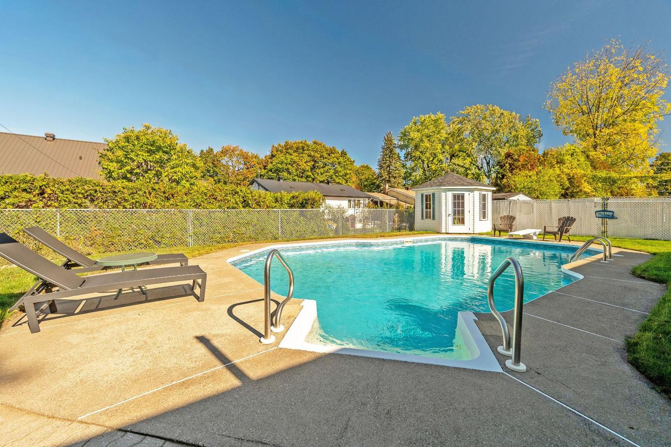Cour - 173 Rue Des Marguerites, Châteauguay, QC - Outdoor With In Ground Pool With Backyard