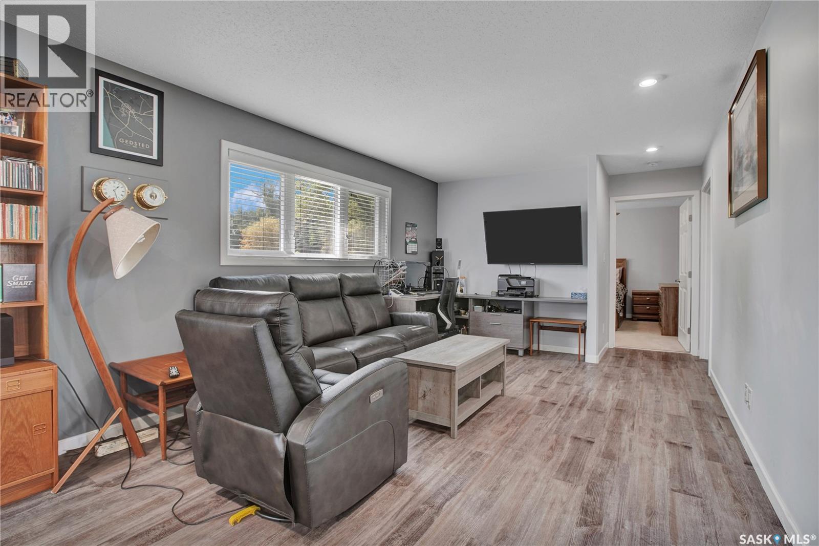 3102 Caen Street, Saskatoon, SK - Indoor Photo Showing Living Room