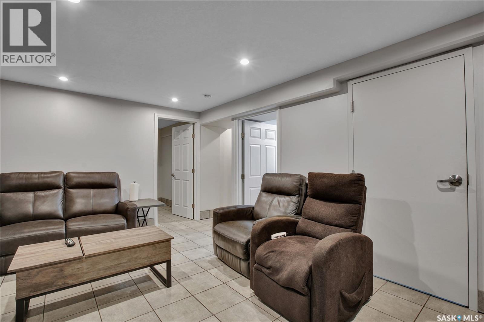 3102 Caen Street, Saskatoon, SK - Indoor