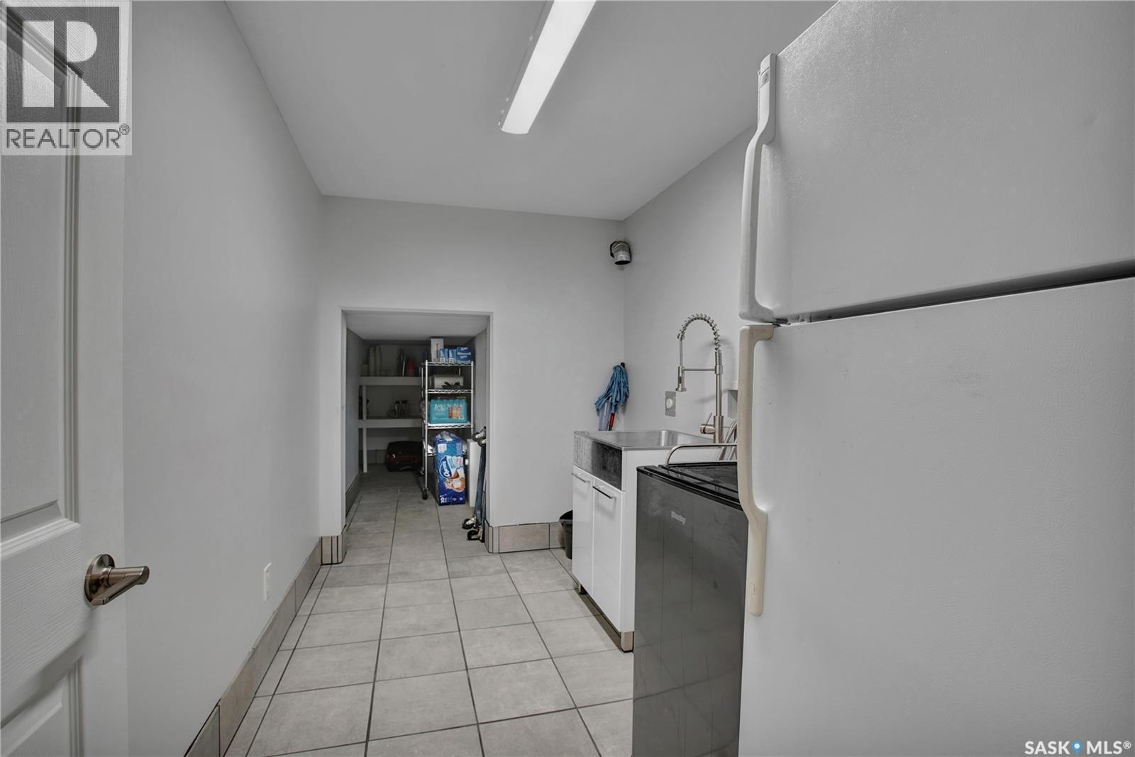 3102 Caen Street, Saskatoon, SK - Indoor
