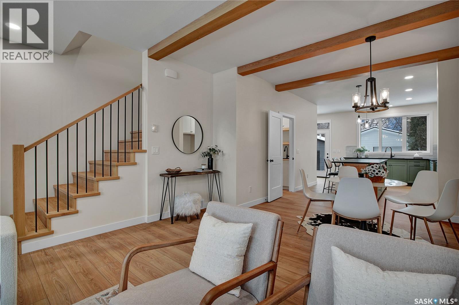 1401 Cairns Avenue, Saskatoon, SK - Indoor Photo Showing Living Room