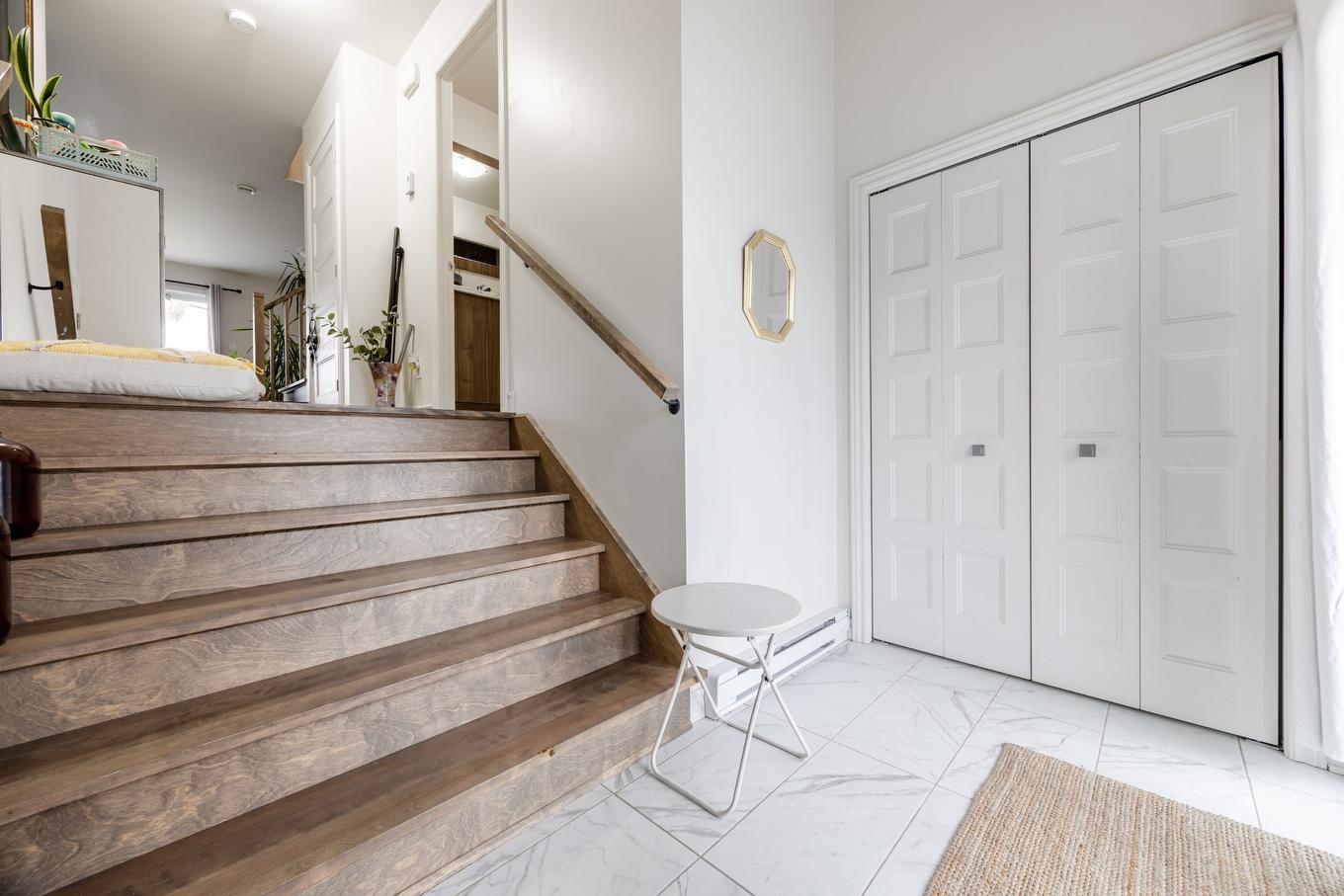 Hall d'entrée/Vestibule - 1710 Rue Coderre, Longueuil (Saint-Hubert), QC