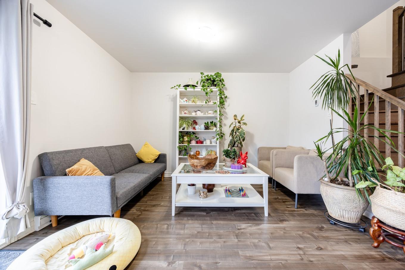 Salon - 1710 Rue Coderre, Longueuil (Saint-Hubert), QC