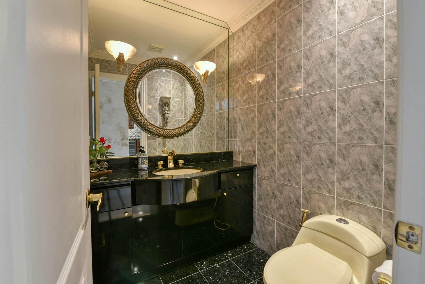 Salle d'eau - 5 Rue Finch, Dollard-Des-Ormeaux, QC - Indoor Photo Showing Bathroom