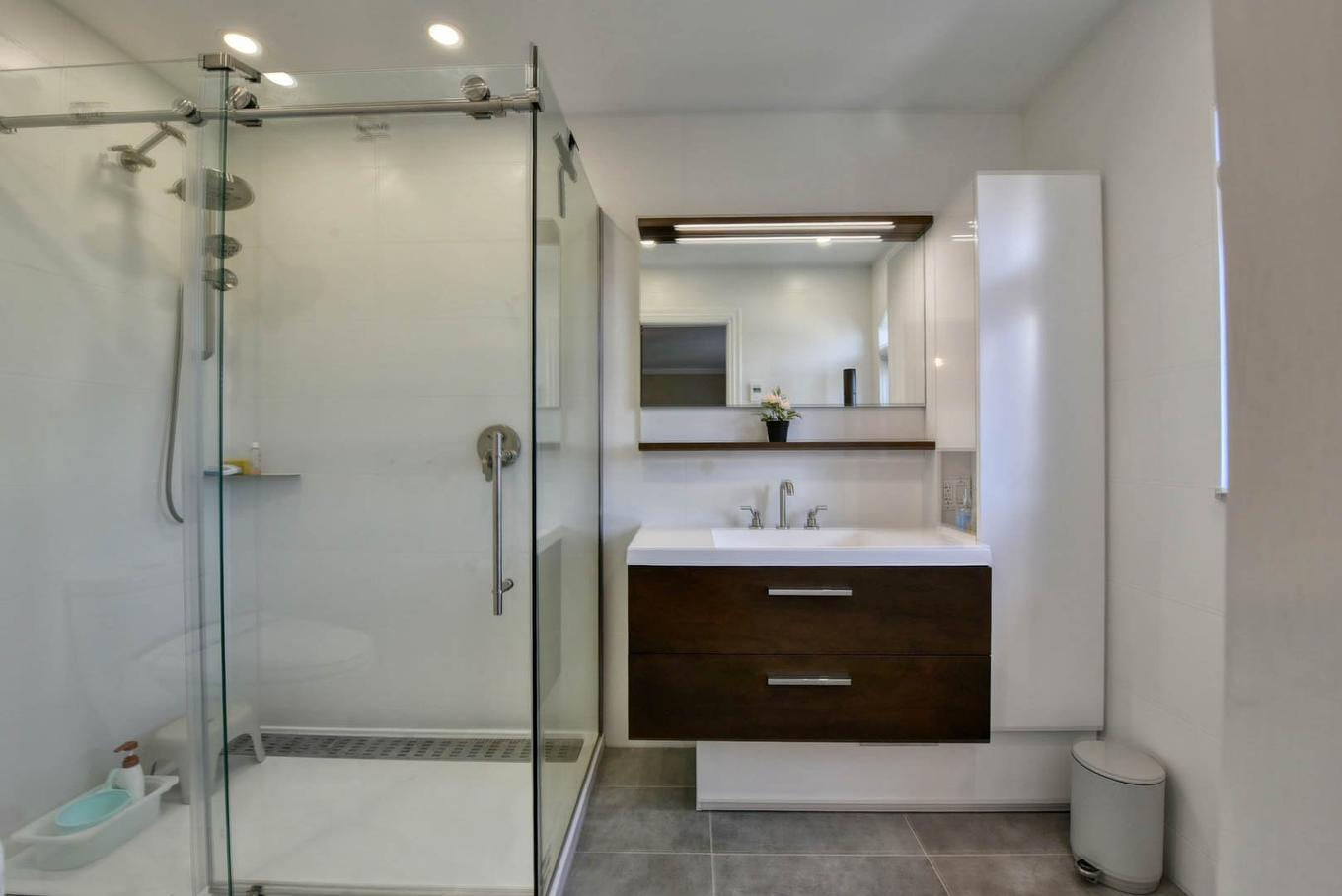 Salle de bains - 5 Rue Finch, Dollard-Des-Ormeaux, QC - Indoor Photo Showing Bathroom