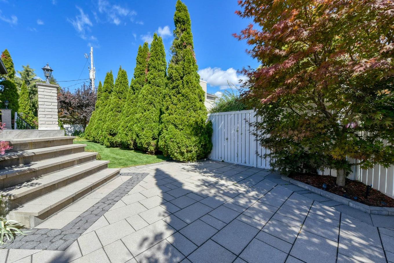 Cour - 5 Rue Finch, Dollard-Des-Ormeaux, QC - Outdoor