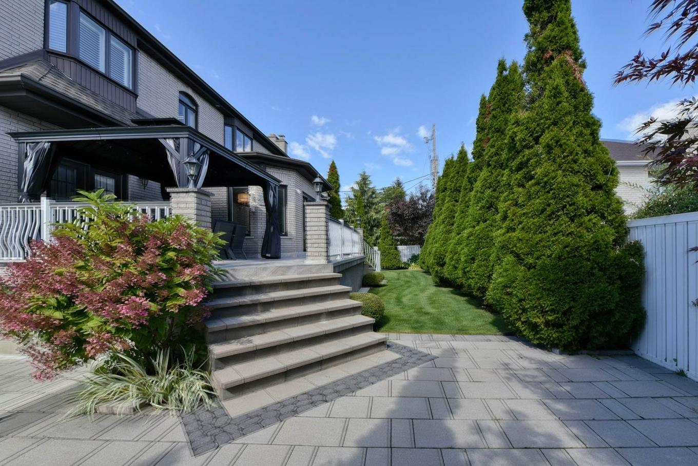 Cour - 5 Rue Finch, Dollard-Des-Ormeaux, QC - Outdoor