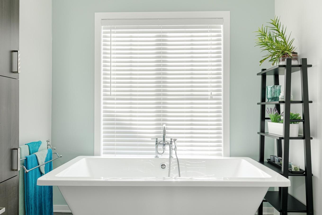 Bathroom - 9719 Rue Yvon-Paiement, Mirabel, QC - Indoor