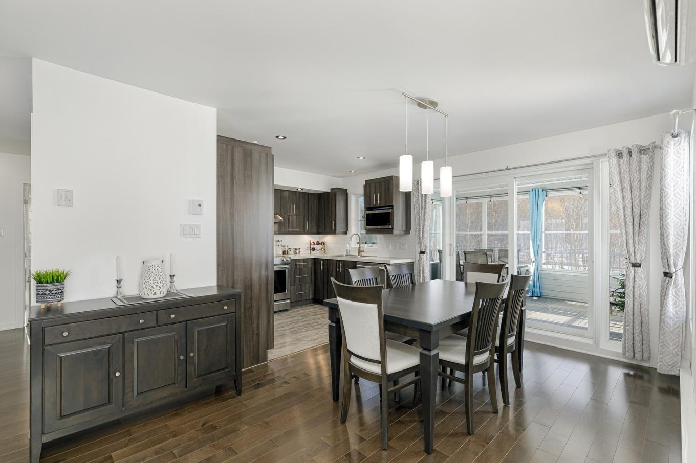 Dining room - 9719 Rue Yvon-Paiement, Mirabel, QC - Indoor Photo Showing Dining Room