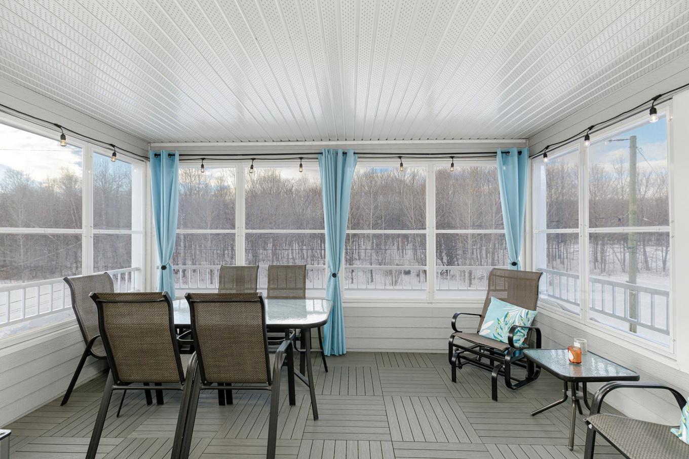 Veranda - 9719 Rue Yvon-Paiement, Mirabel, QC - Indoor