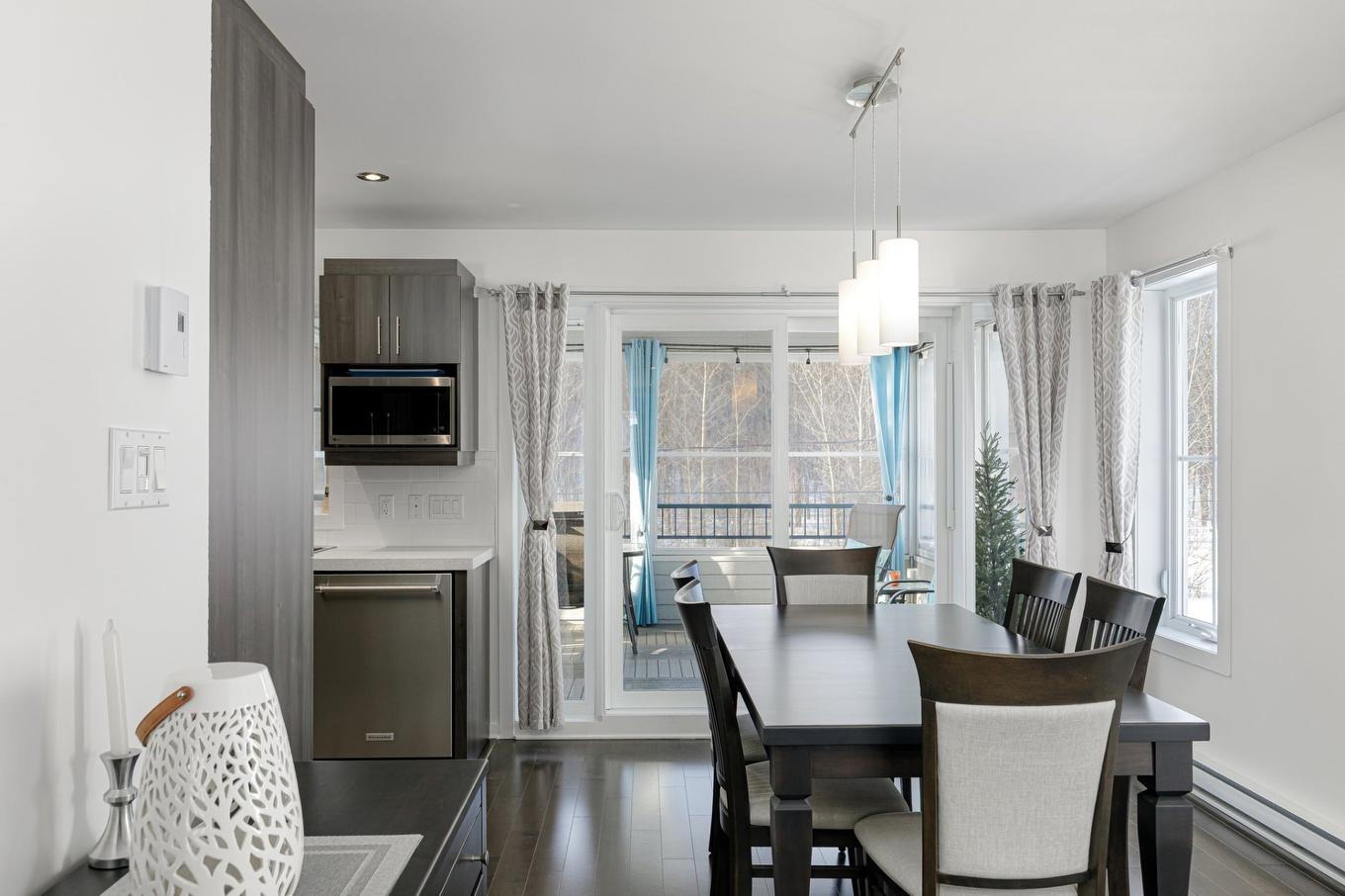 Dining room - 9719 Rue Yvon-Paiement, Mirabel, QC - Indoor Photo Showing Dining Room