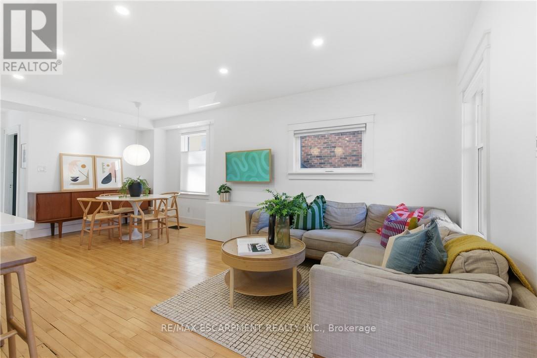 73 Arkell Street, Hamilton, ON - Indoor Photo Showing Living Room