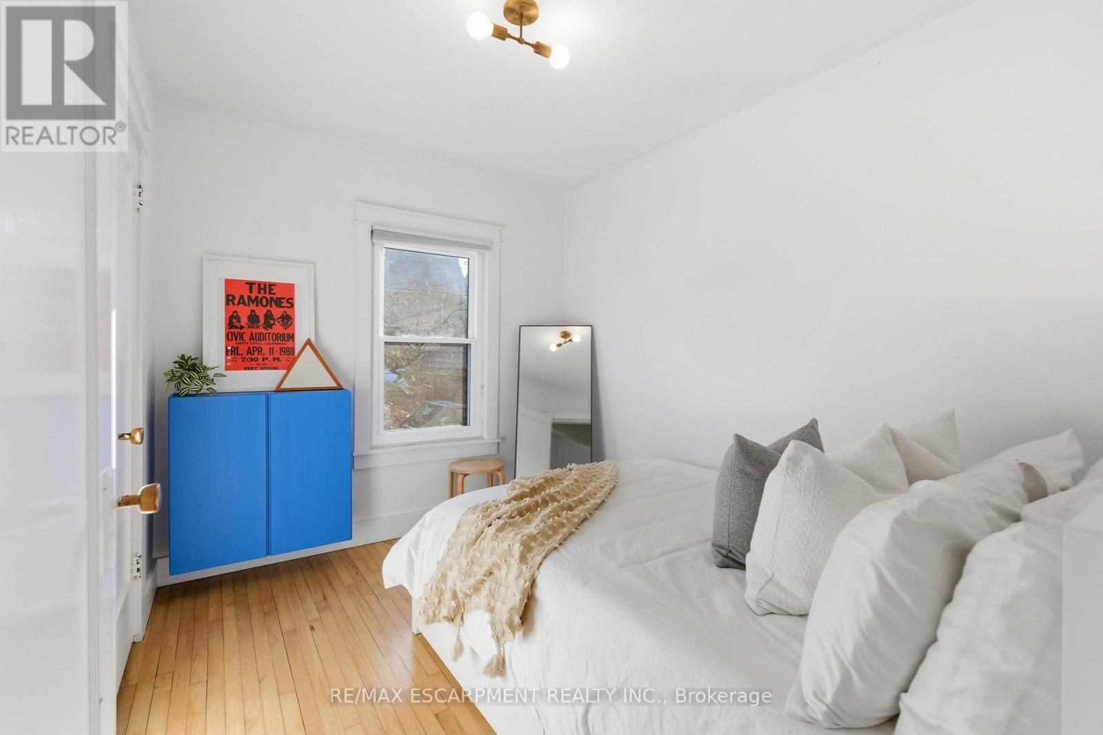 73 Arkell Street, Hamilton, ON - Indoor Photo Showing Bedroom