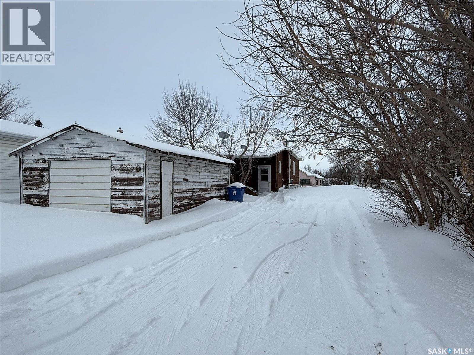 455 4Th Avenue E, Melville, SK - Outdoor