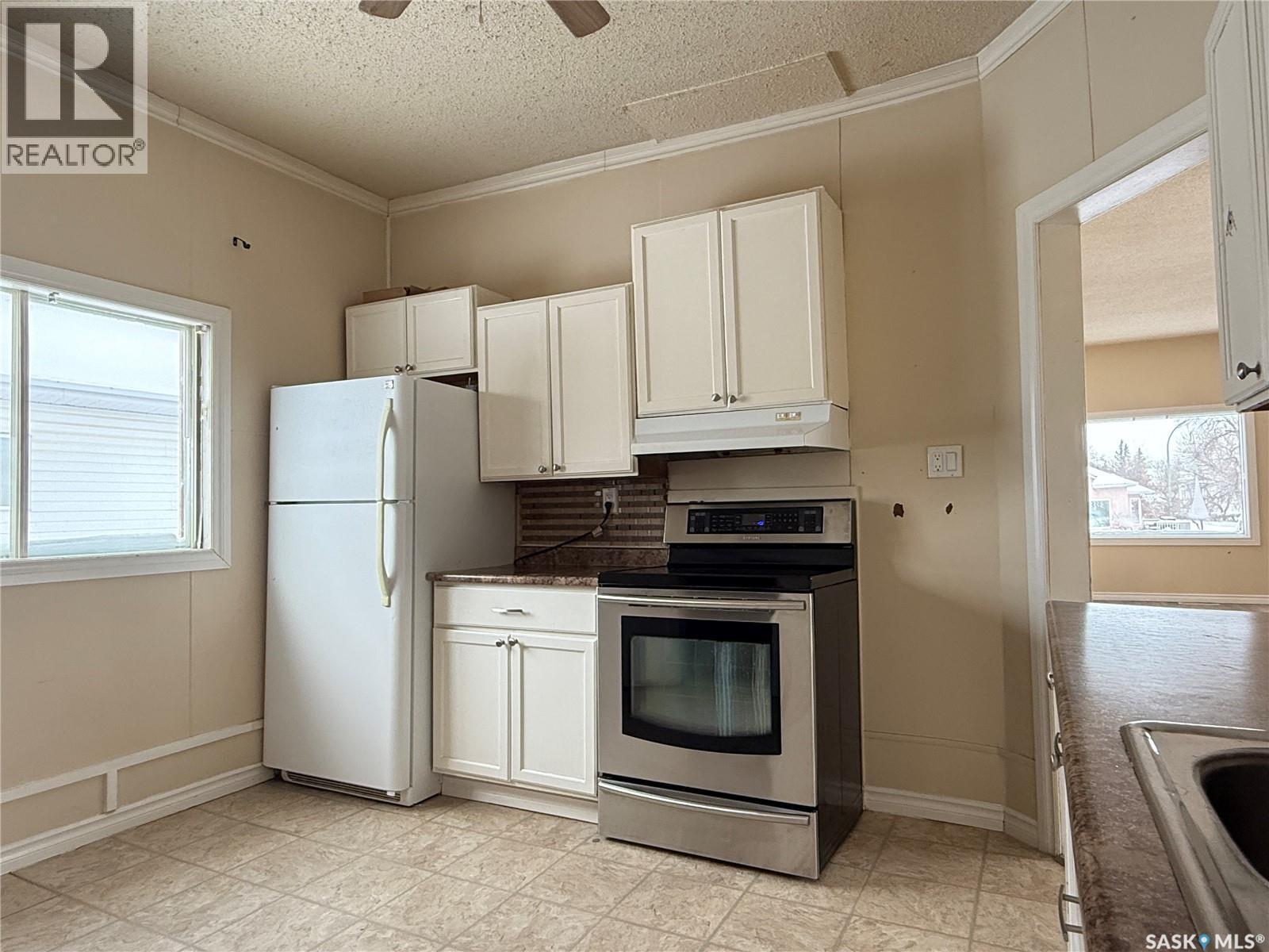 455 4Th Avenue E, Melville, SK - Indoor Photo Showing Kitchen