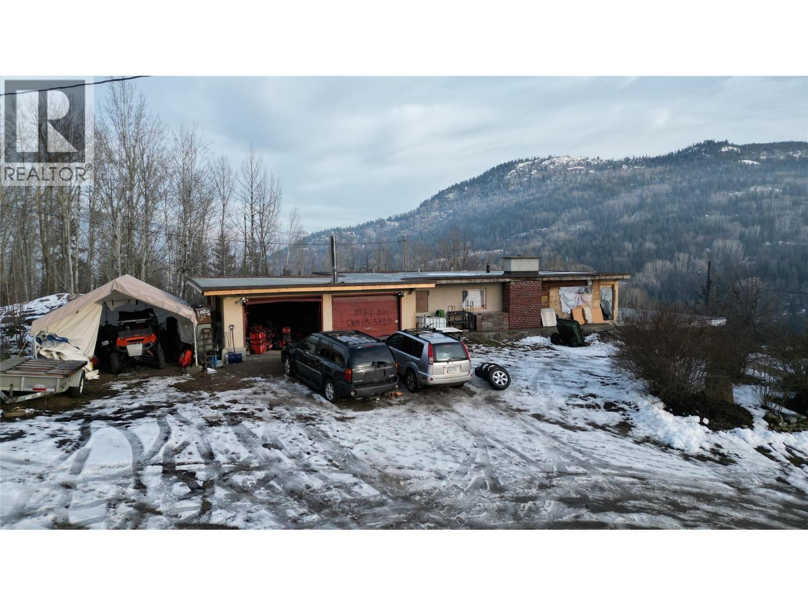 1381 3B Highway, Warfield, BC - Outdoor
