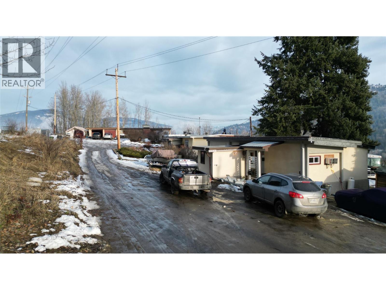 1381 3B Highway, Warfield, BC - Outdoor
