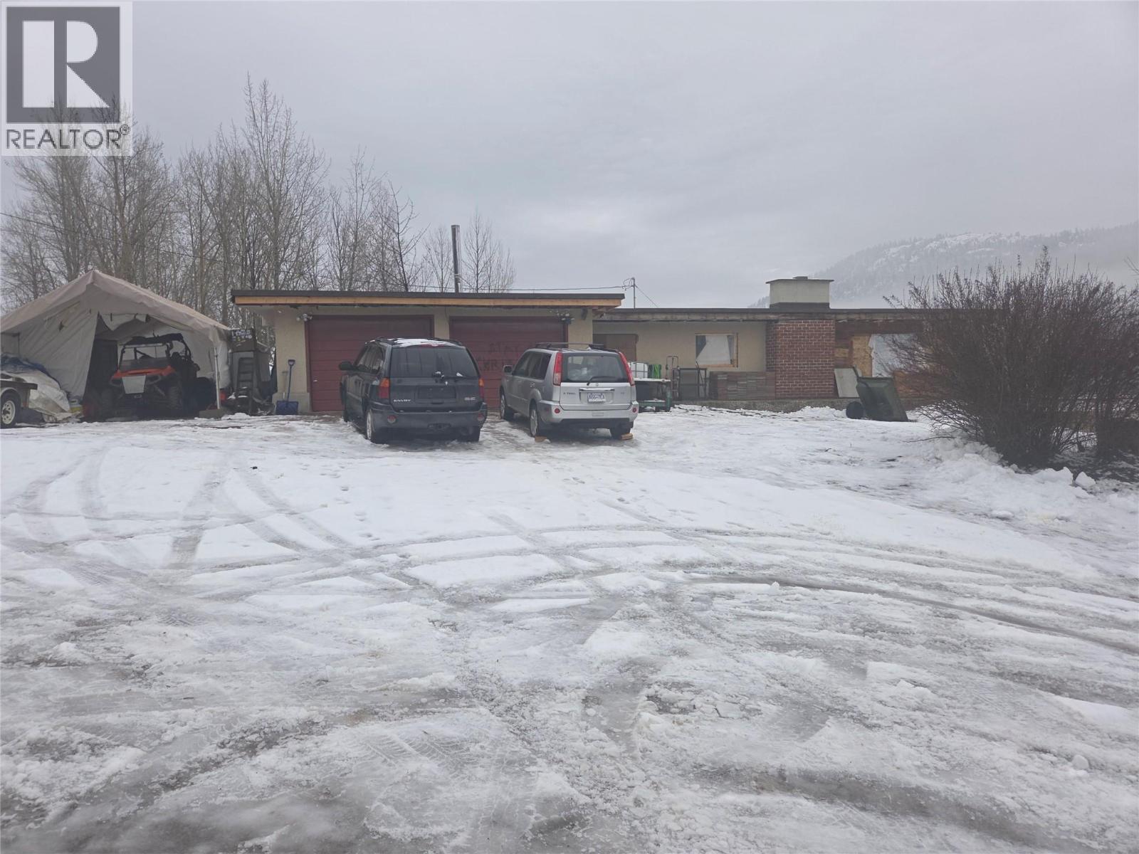 1381 3B Highway, Warfield, BC - Outdoor