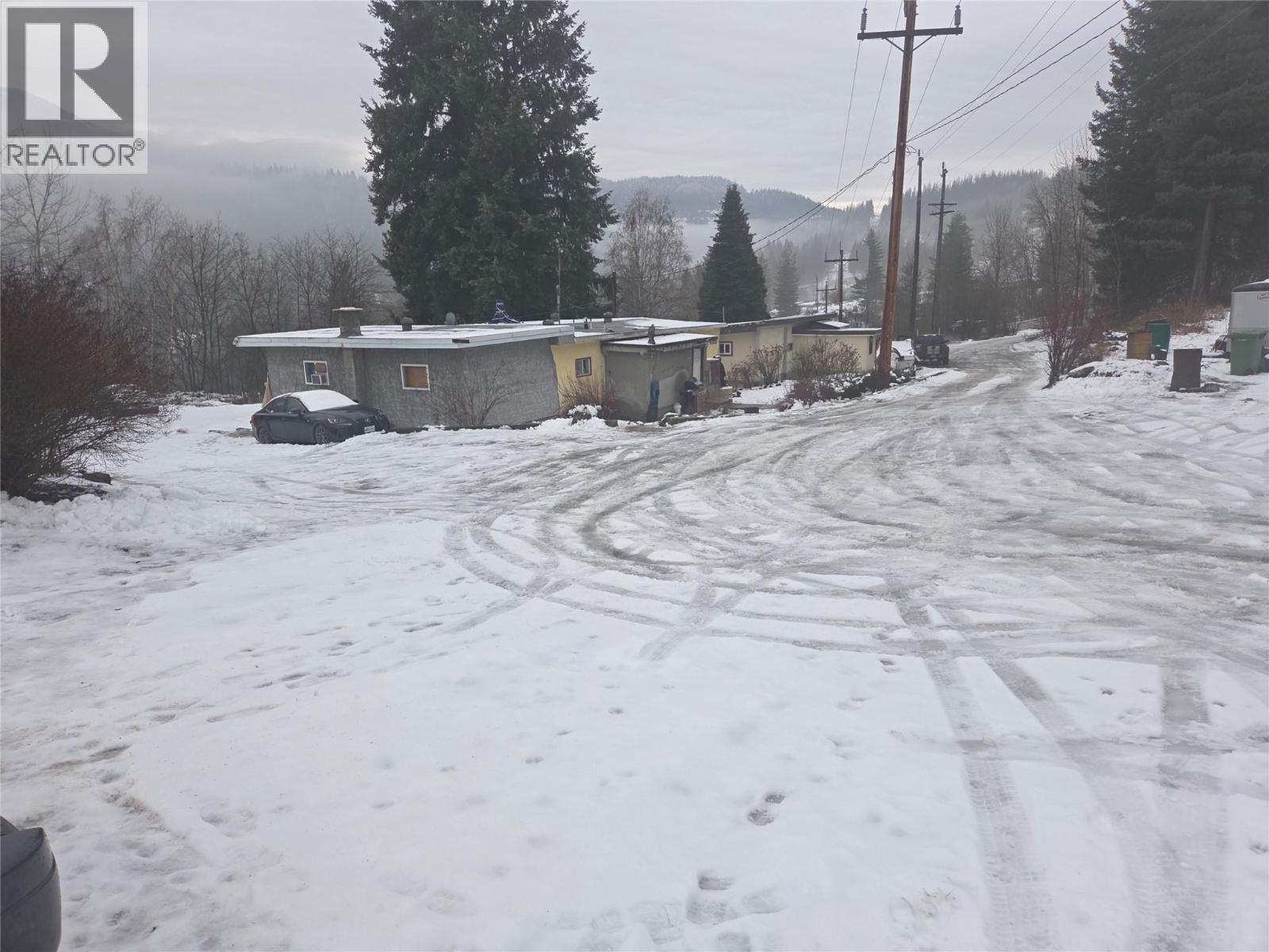 1381 3B Highway, Warfield, BC - Outdoor