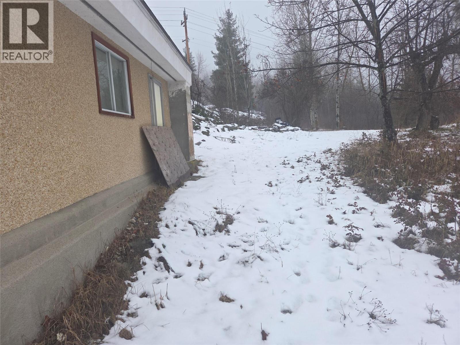 1381 3B Highway, Warfield, BC - Outdoor