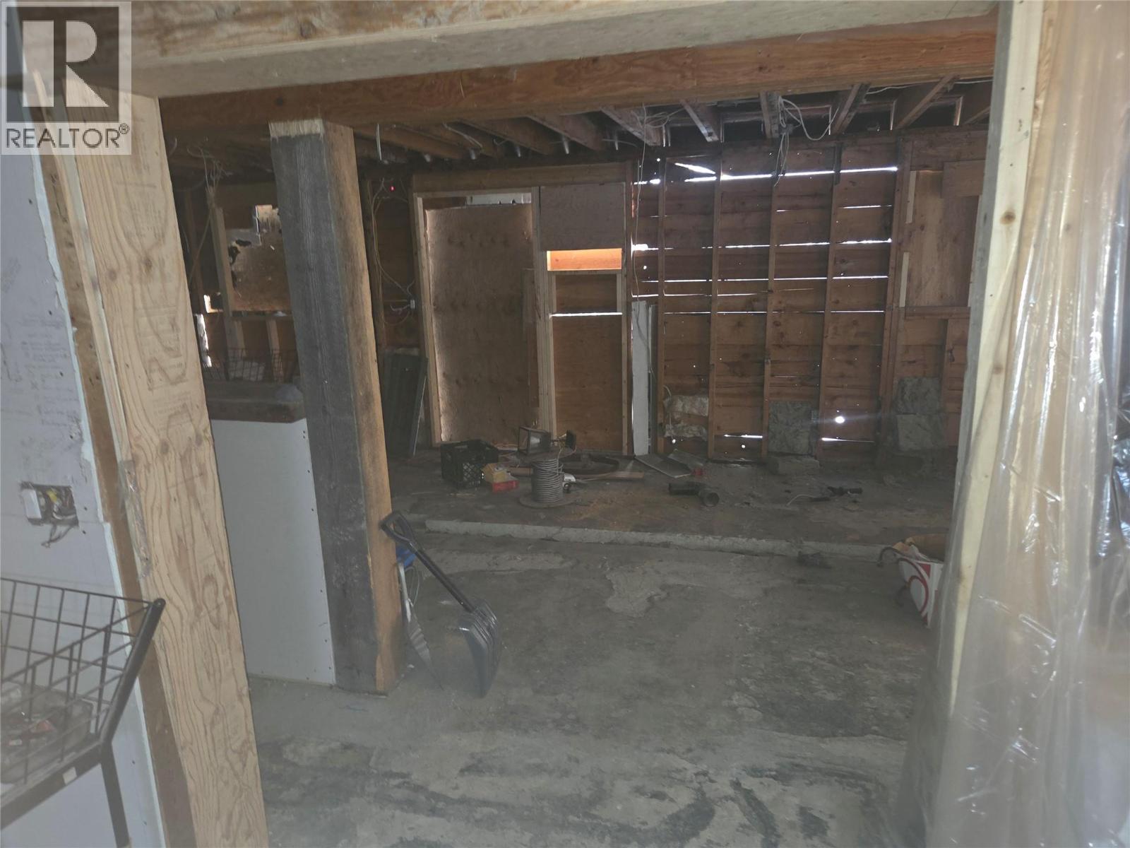 Third house - 1381 3B Highway, Warfield, BC - Indoor Photo Showing Basement