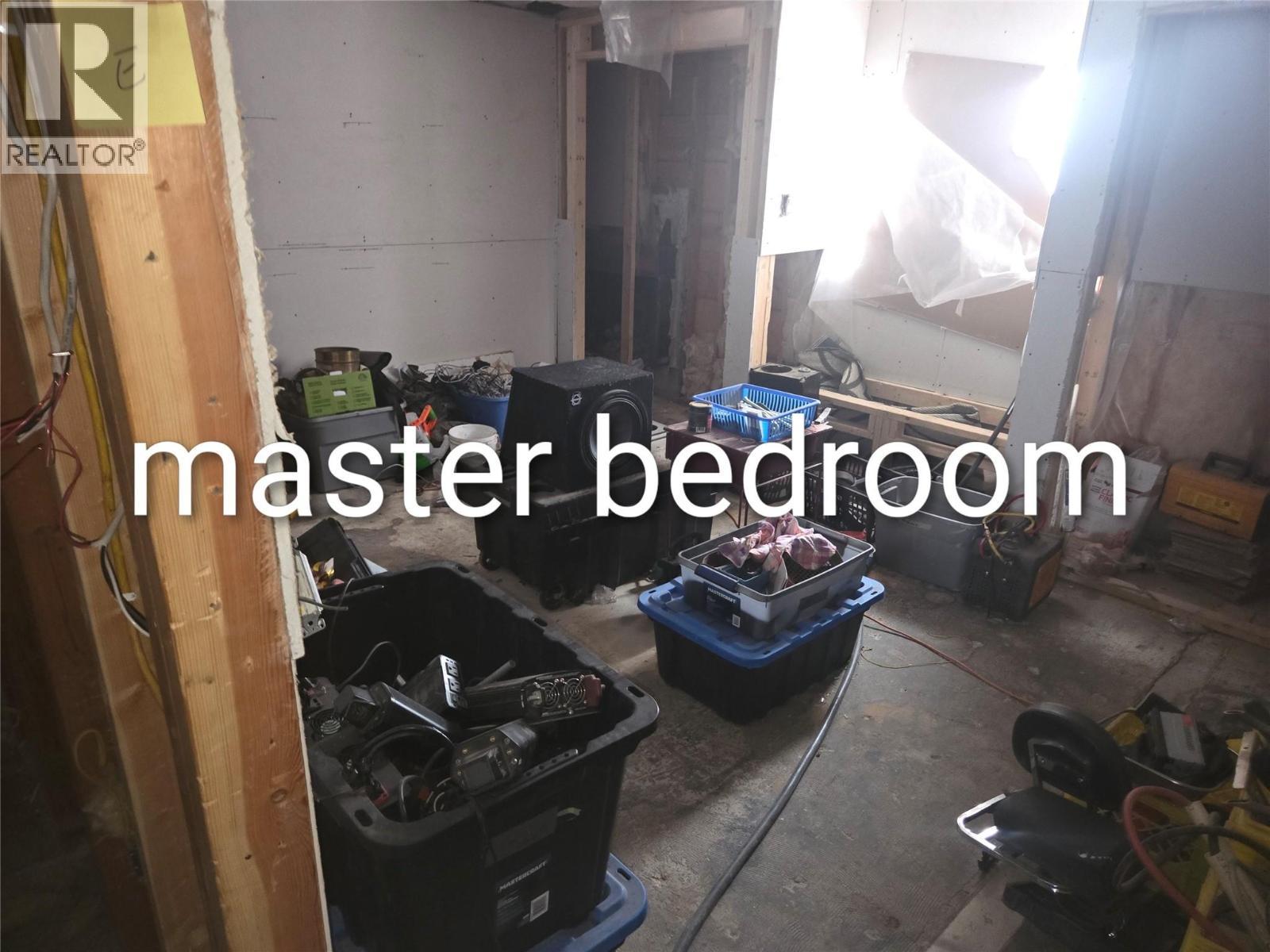 Third house - 1381 3B Highway, Warfield, BC - Indoor Photo Showing Other Room