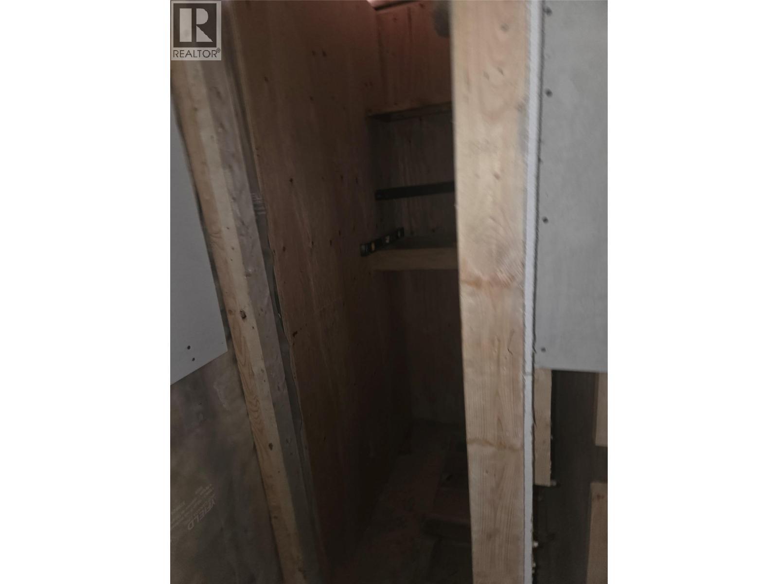 1381 3B Highway, Warfield, BC - Indoor Photo Showing Other Room