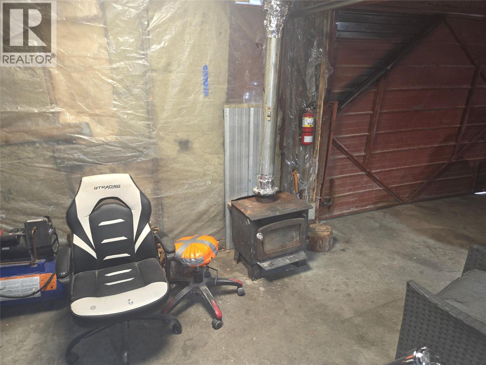 Third house - 1381 3B Highway, Warfield, BC - Indoor