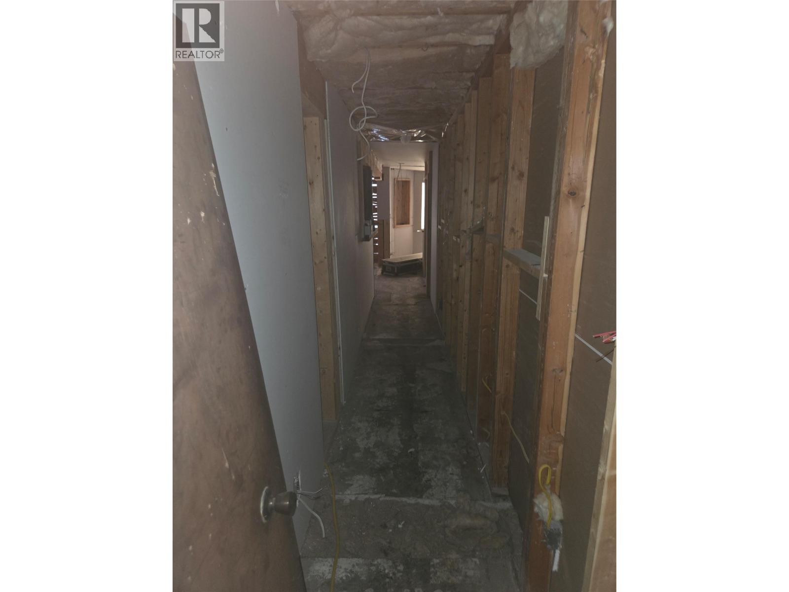 1381 3B Highway, Warfield, BC - Indoor Photo Showing Other Room