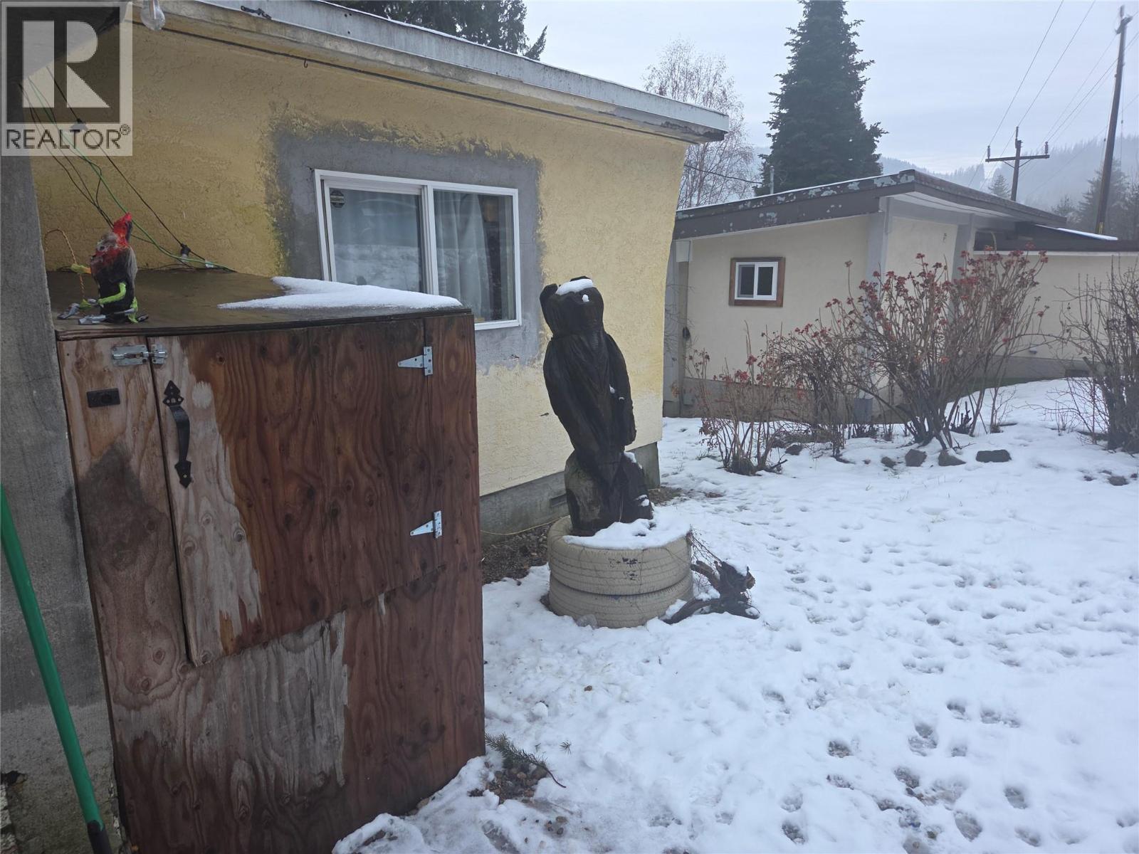 Second House - 1381 3B Highway, Warfield, BC - Outdoor