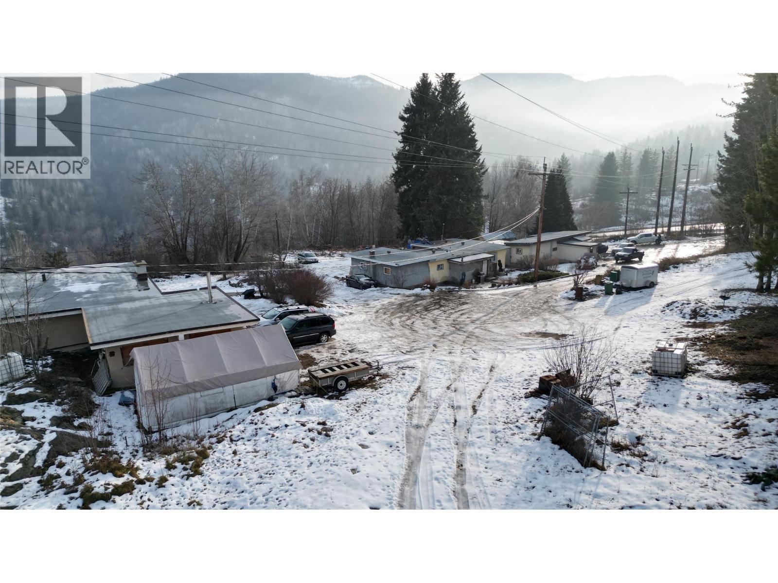 1381 3B Highway, Warfield, BC - Outdoor