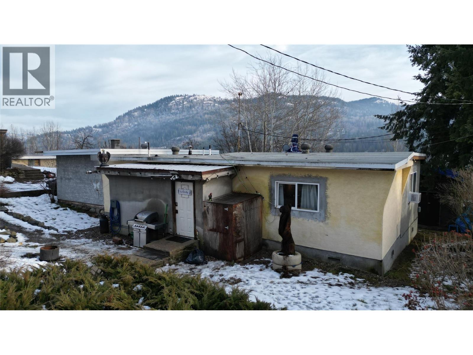 Second House - 1381 3B Highway, Warfield, BC - Outdoor