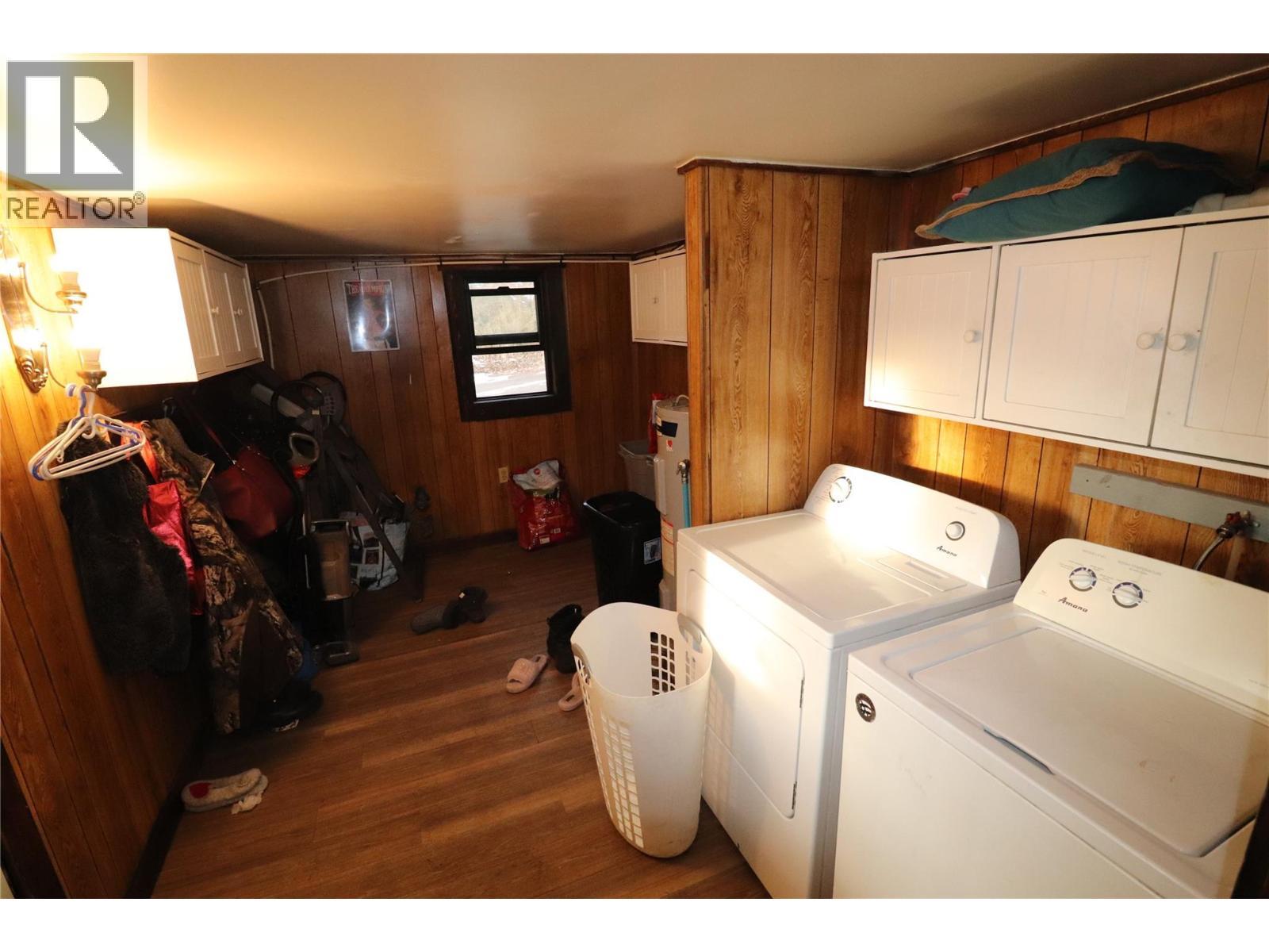 First house - 1381 3B Highway, Warfield, BC - Indoor Photo Showing Laundry Room