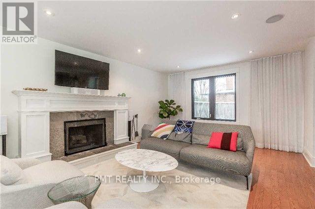 754 Dack Boulevard, Mississauga, ON - Indoor Photo Showing Living Room With Fireplace