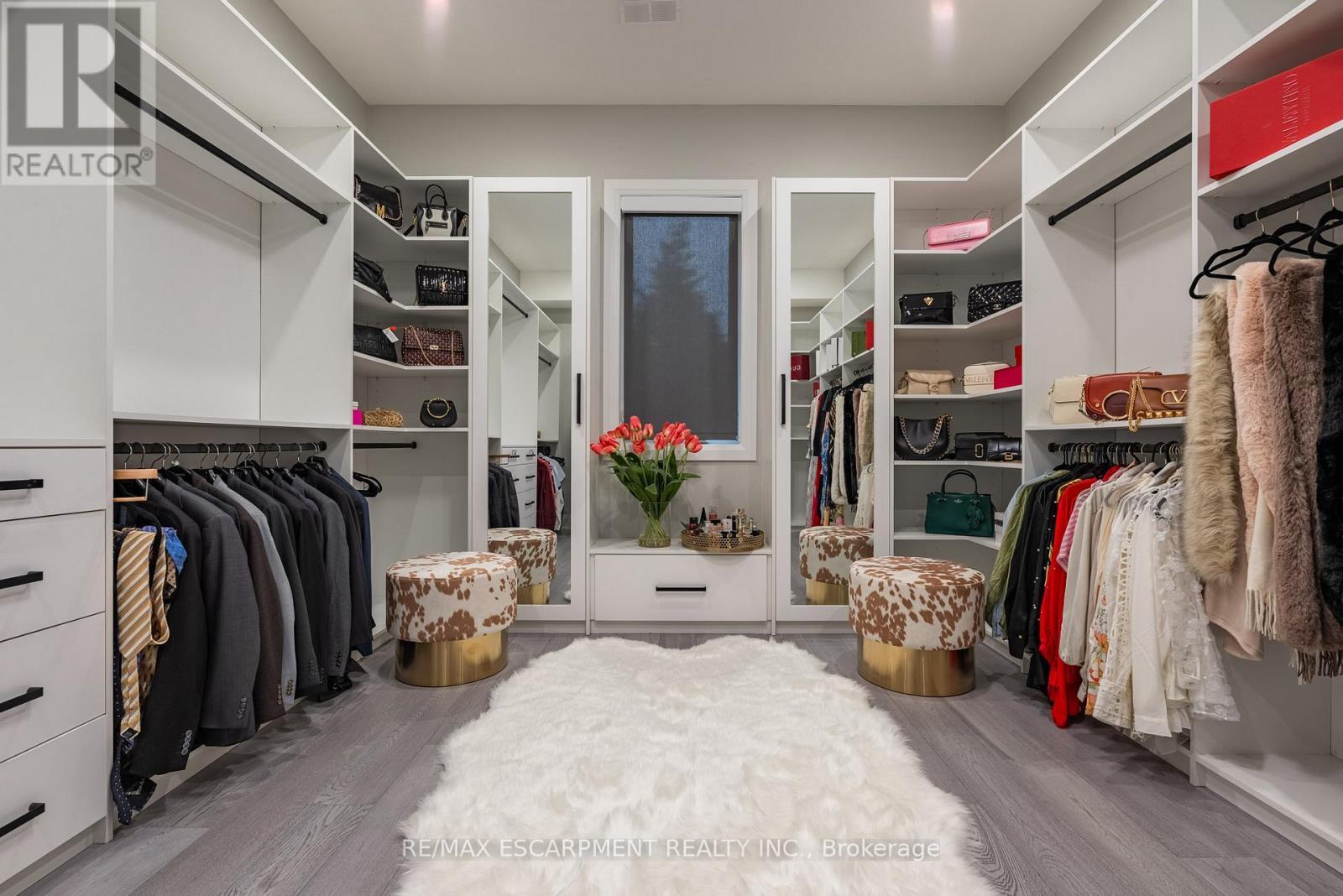 2110 Stonehouse Crescent, Mississauga, ON - Indoor With Storage