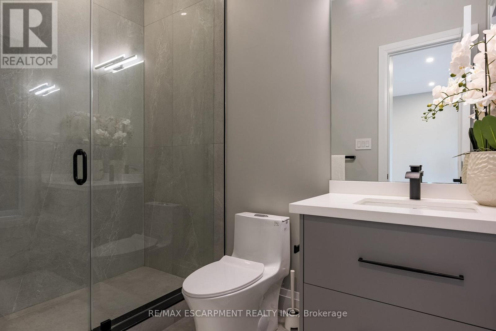 2110 Stonehouse Crescent, Mississauga, ON - Indoor Photo Showing Bathroom