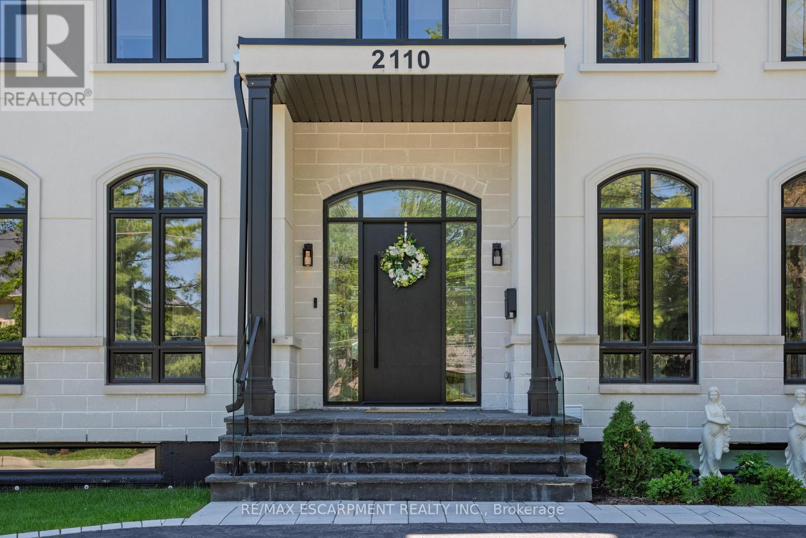 2110 Stonehouse Crescent, Mississauga, ON - Outdoor With Facade