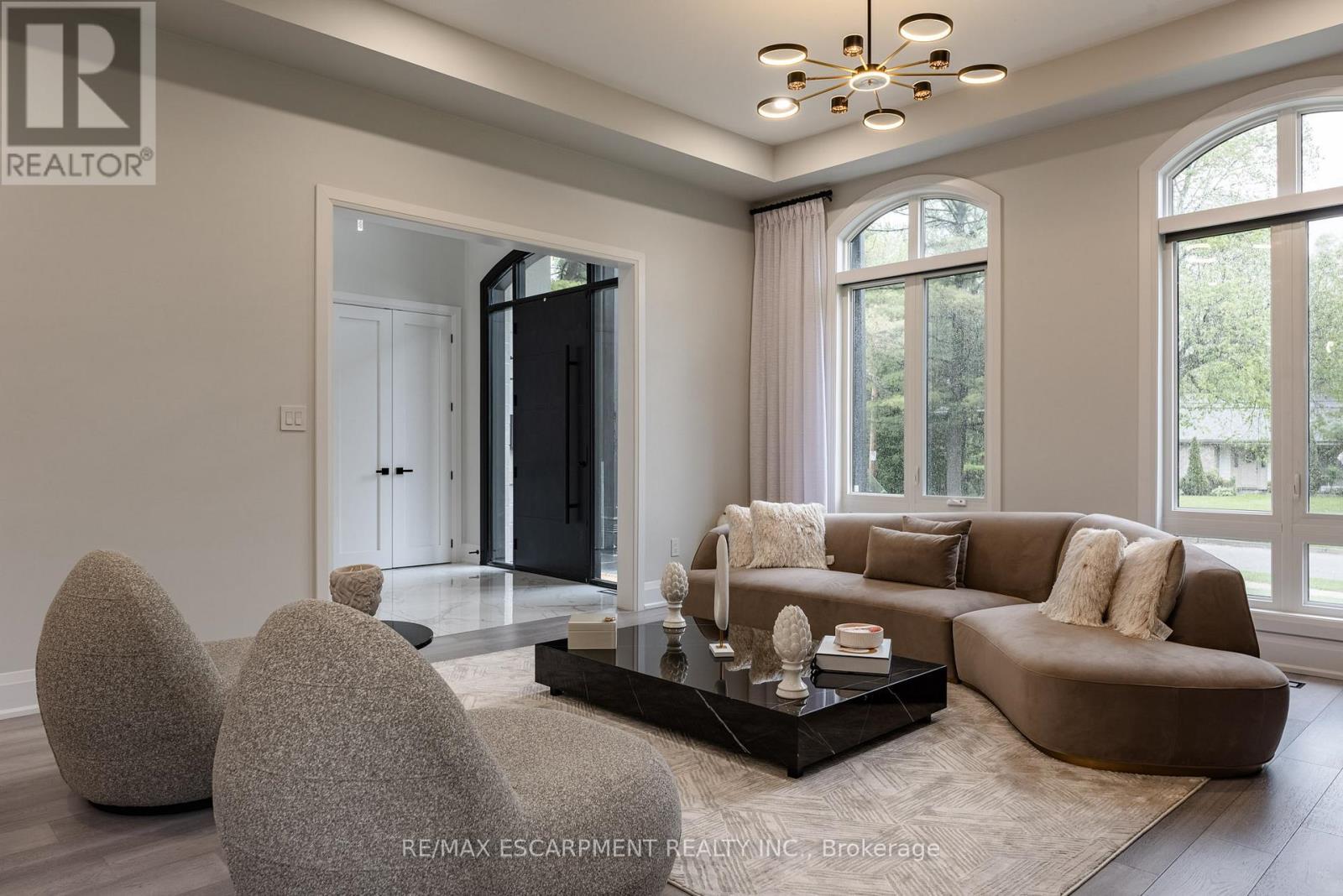2110 Stonehouse Crescent, Mississauga, ON - Indoor Photo Showing Living Room