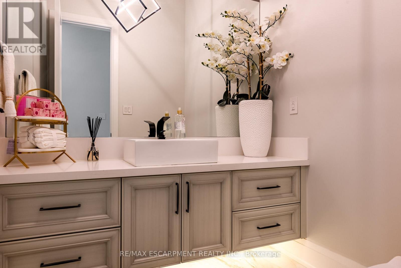 2110 Stonehouse Crescent, Mississauga, ON - Indoor Photo Showing Bathroom