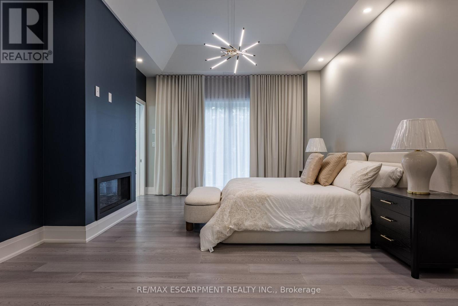 2110 Stonehouse Crescent, Mississauga, ON - Indoor Photo Showing Bedroom