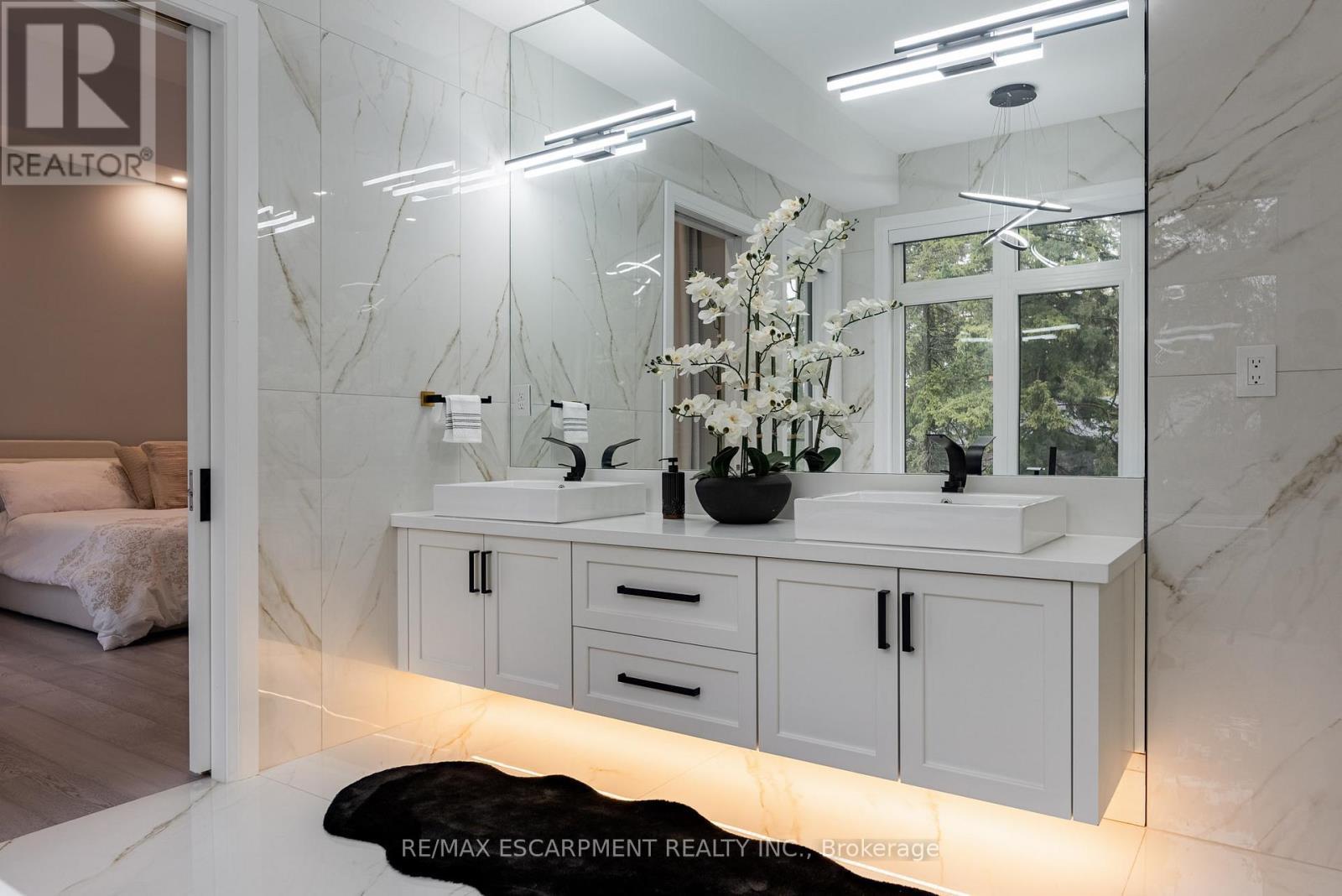 2110 Stonehouse Crescent, Mississauga, ON - Indoor Photo Showing Bathroom