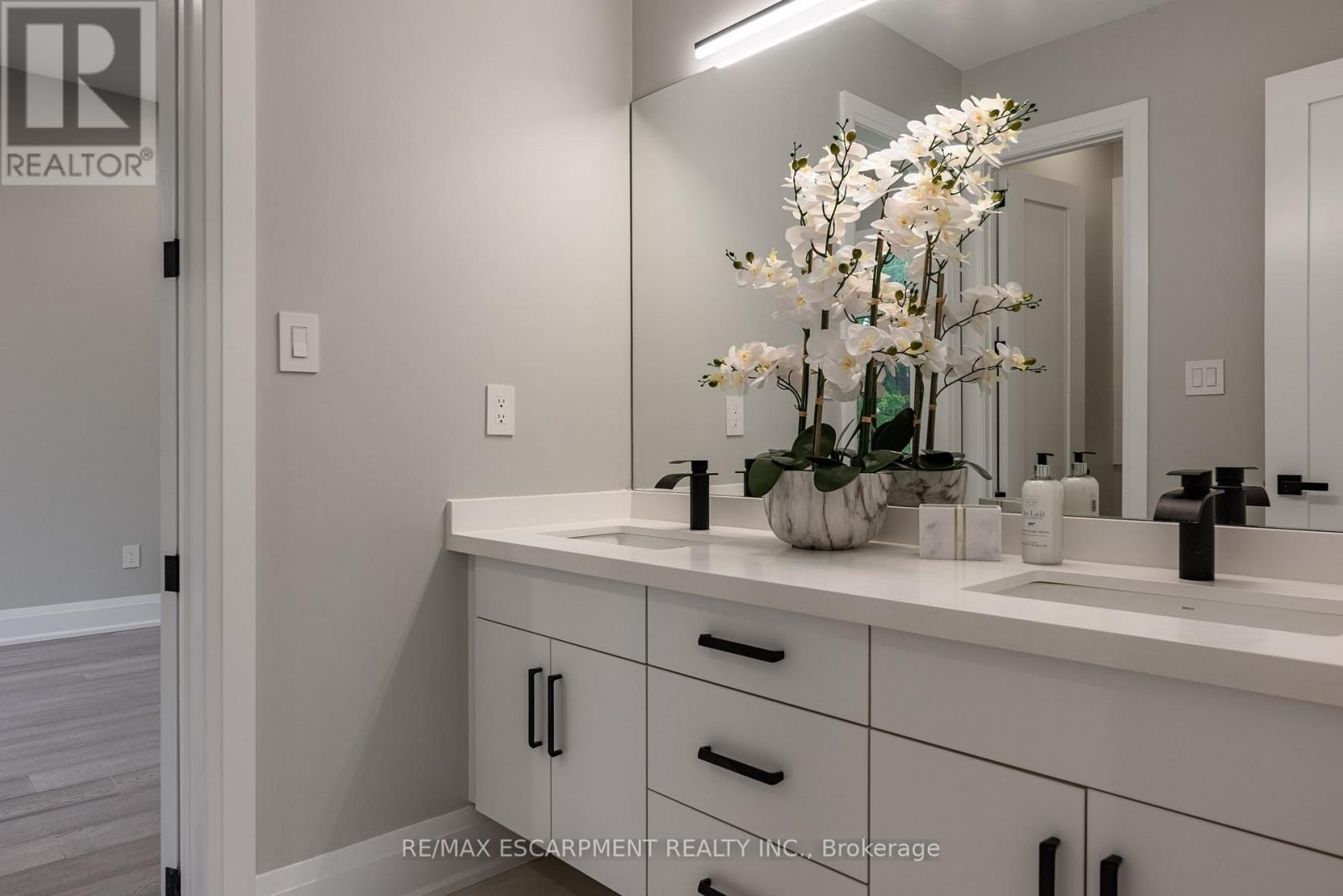 2110 Stonehouse Crescent, Mississauga, ON - Indoor Photo Showing Bathroom