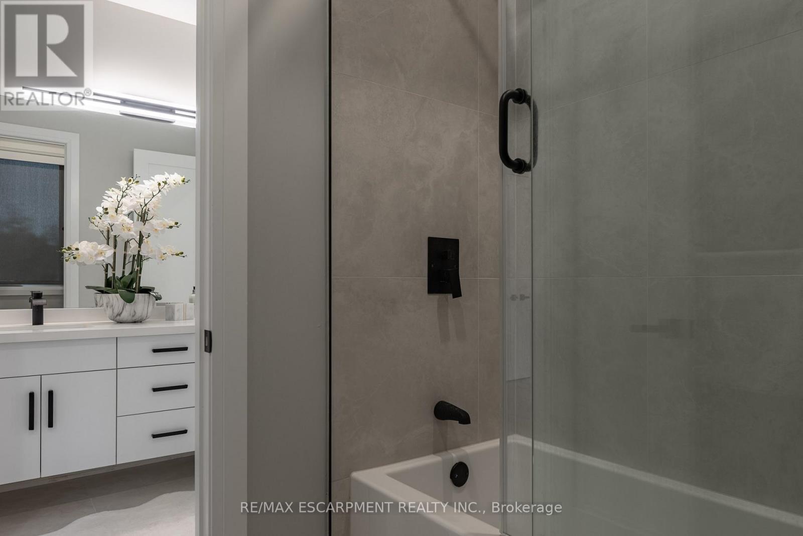 2110 Stonehouse Crescent, Mississauga, ON - Indoor Photo Showing Bathroom