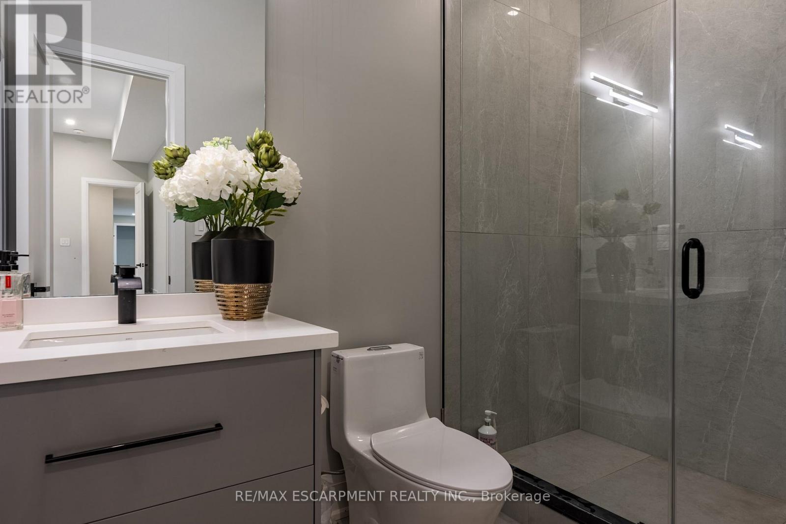 2110 Stonehouse Crescent, Mississauga, ON - Indoor Photo Showing Bathroom