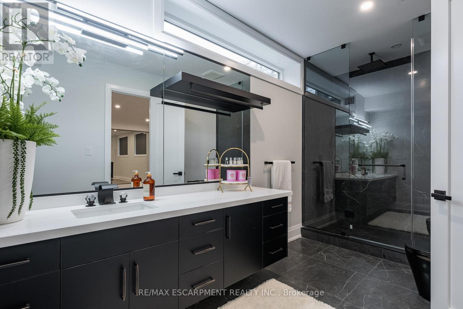 2110 Stonehouse Crescent, Mississauga, ON - Indoor Photo Showing Bathroom
