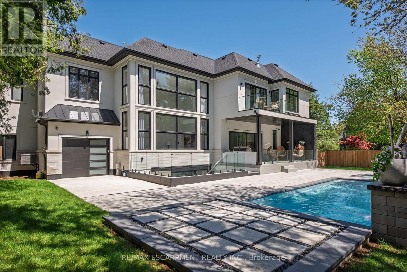 2110 Stonehouse Crescent, Mississauga, ON - Outdoor With In Ground Pool