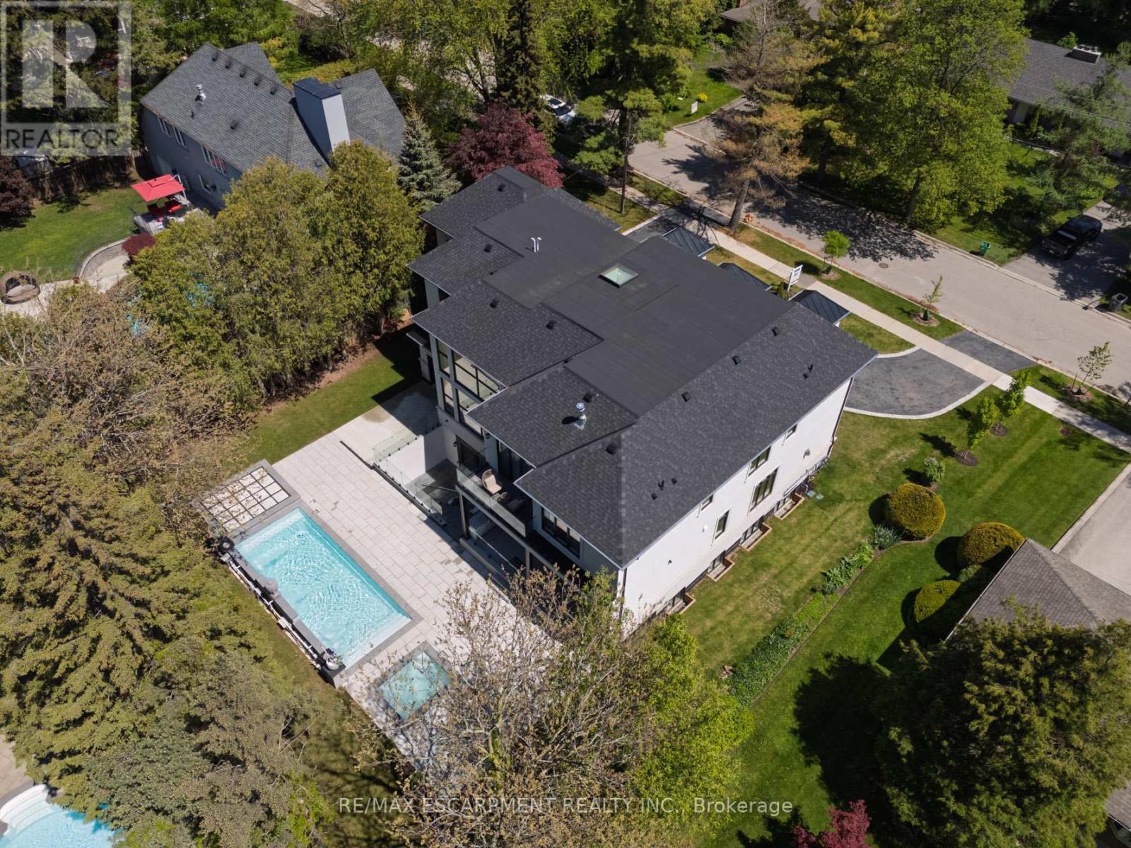 2110 Stonehouse Crescent, Mississauga, ON - Outdoor With In Ground Pool With View