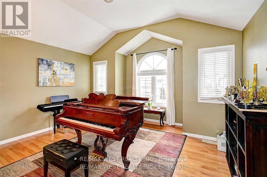 10 Verona Street, Kitchener, ON - Indoor Photo Showing Other Room